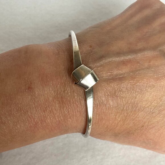 VTG Signed EL Ed Levin Sterling Silver 925 Love Knot Bangle Bracelet 6.5" - Picture 1 of 16